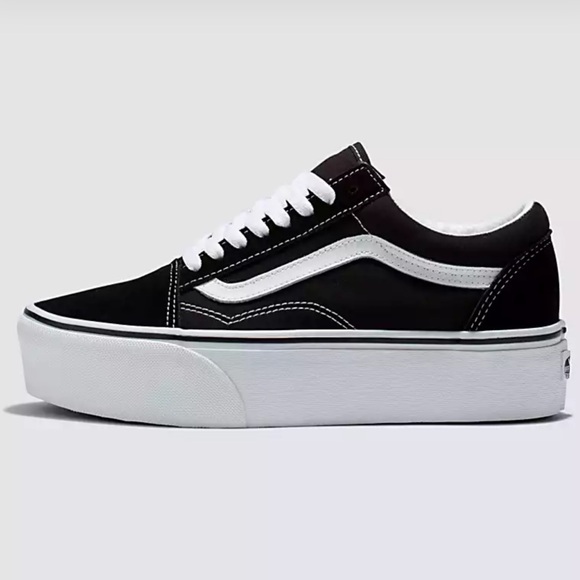 Vans WMNS Old Skool Stackform
Suede/Canvas Black/True Wht
VN0A7Q5M6BT Platforms - Picture 3 of 16